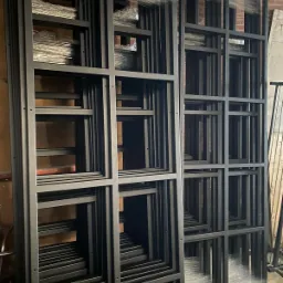 Ramy stalowe pomalowane prążkowo 9005 wykonanie przez naszą firmę Dali