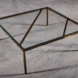 Stolik kawowy Dali-Plama, wykonany z mosiądzu.