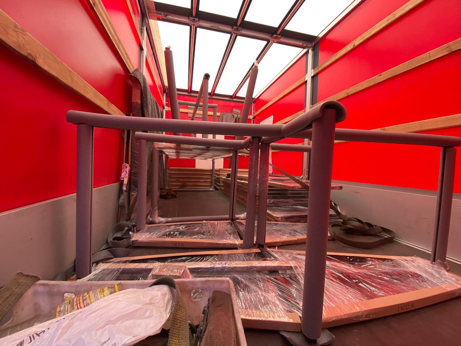 ramy stalowe w transporcie do klientów