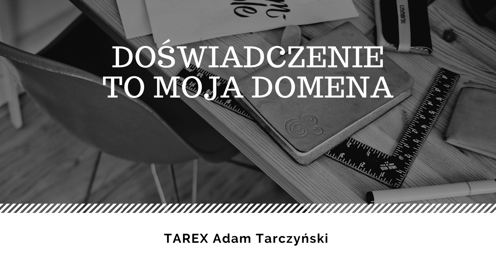 Czarno-białe ujęcie biurka z narzędziami pomiarowymi, notatnikiem i markerem, z nałożonym tekstem 'Doświadczenie to moja domena' oraz nazwą firmy 'TAREX Adam Tarczyński'.
