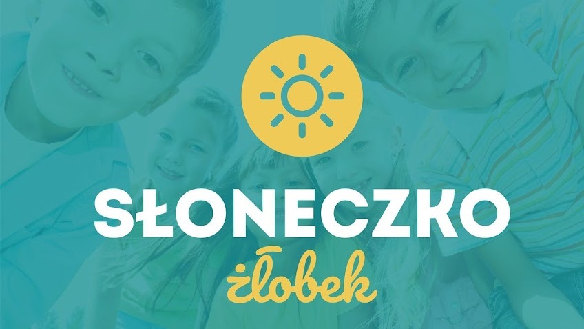 Grafika reklamowa: Twarze uśmiechniętych dzieci w tle, żółte słońce i napis 'Słoneczko żłobek' na turkusowym tle.
