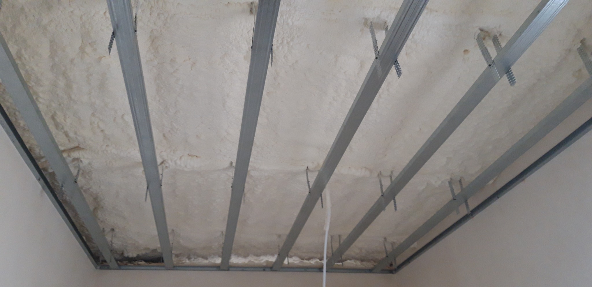 Ocieplenie pianą PUR i konstrukcja gk