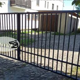 Brama dwuskrzydłowa rozwierana - tralki