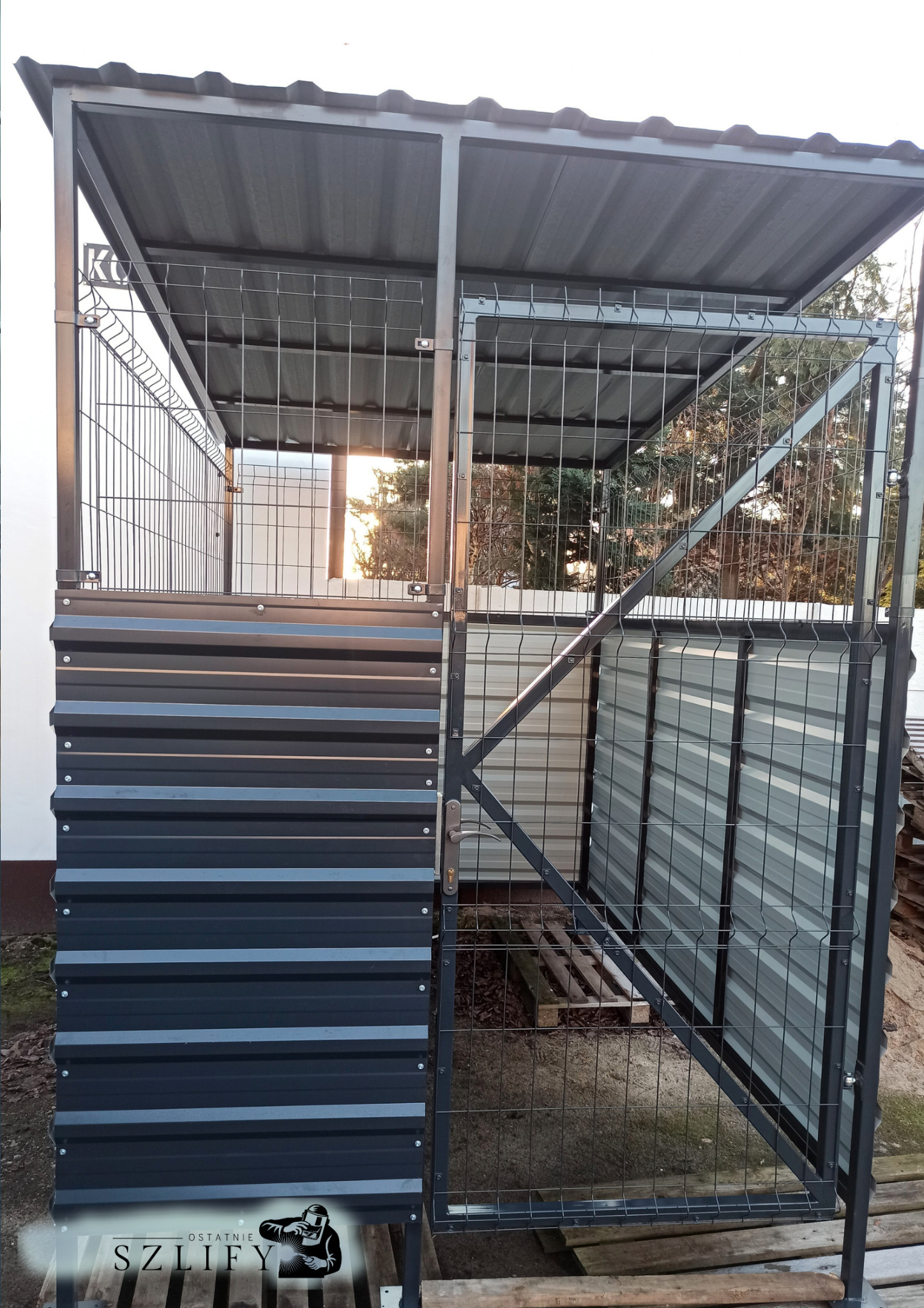 Wiata śmietnikowa 3m x 2m - blacha trapezowa