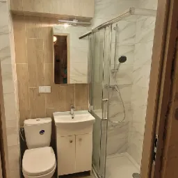 Zakończone pracę przy generalnym remoncie łazienki jak i w trakcie i przed