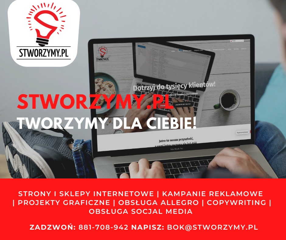 Laptop z wyświetloną stroną internetową na biurku, obok filiżanka kawy i talerz z ciastkami. Widoczny fragment buta i ręce użytkownika na klawiaturze. Na ekranie logo firmy Stworzymy.pl i hasło...