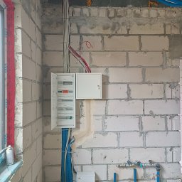Instalacja elektryczna teletechniczna monitoring alarm w domku jednorodzinnym