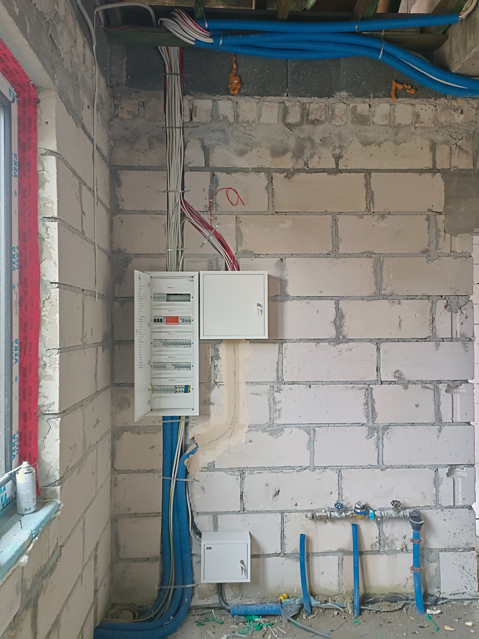 Instalacja elektryczna teletechniczna monitoring alarm w domku jednorodzinnym