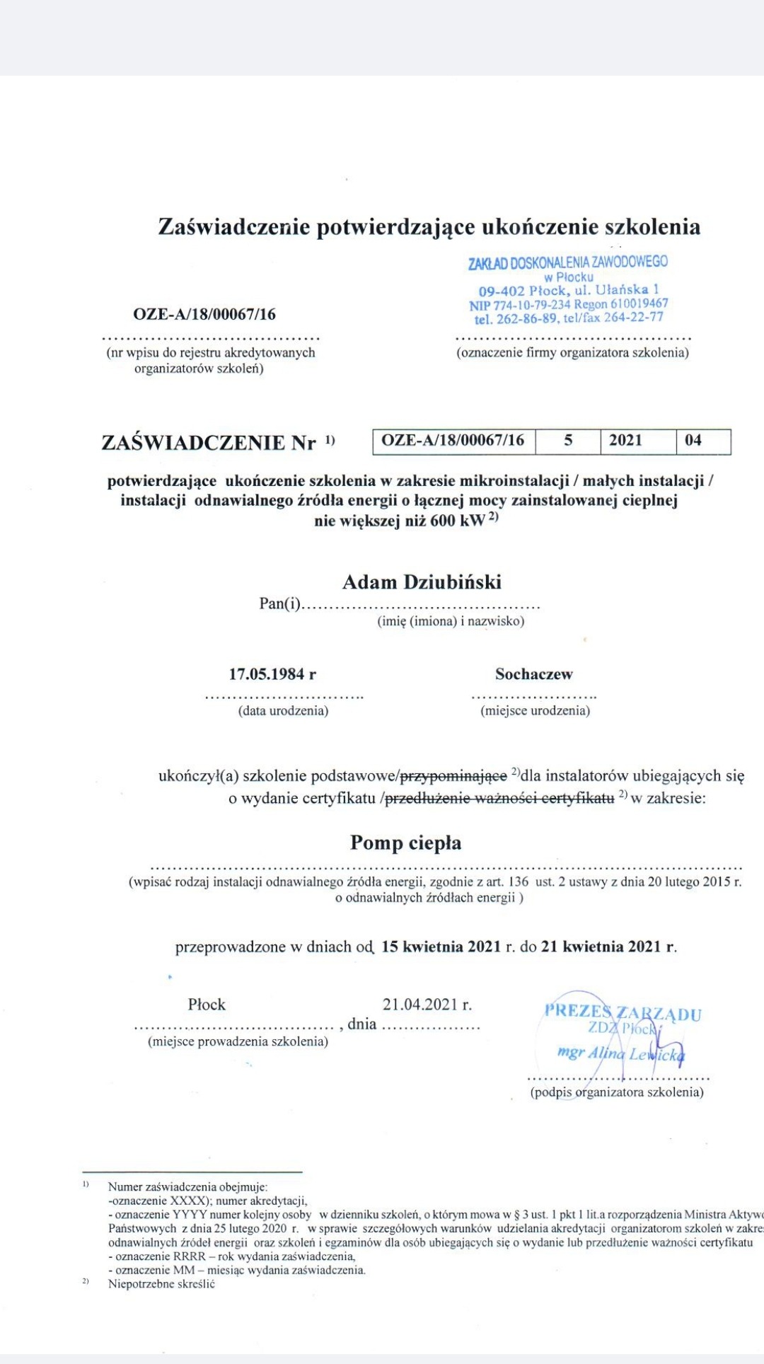 Skan zaświadczenia o ukończeniu szkolenia z zakresu mikroinstalacji odnawialnych źródeł energii, w tym pomp ciepła, wydanego w Płocku dla Adama Dziubińskiego.