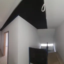 zabudowa poddasza z dwukolorowym sufitem na łączeniu kolorów listwa ledowa