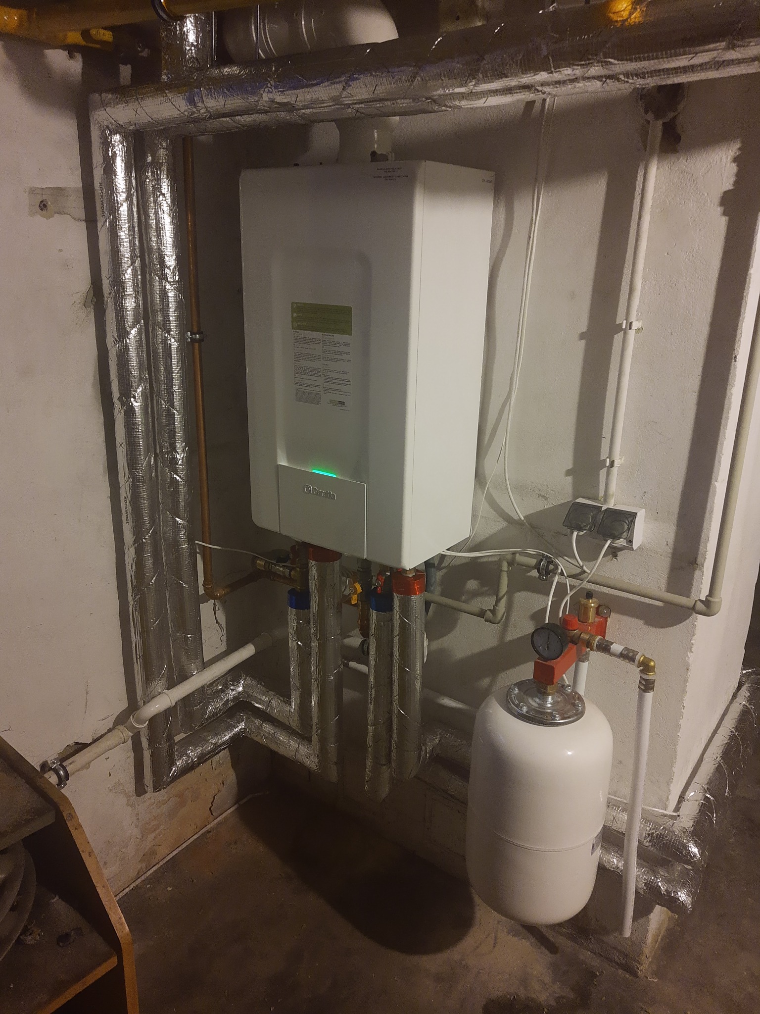 Montaż kotła Beretta wraz z wykonaniem instalacji w systemie PEX + izolacja rur.
