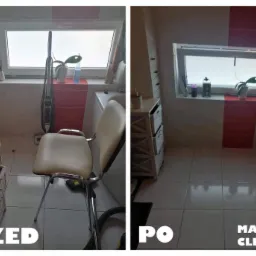 Zdjęcie łazienki na poddaszu podzielone na dwie części: 'Przed' z widocznym bałaganem i 'Po' z czystą podłogą, widoczny odkurzacz pionowy, biała wanna i czerwono-białe płytki na ścianie, w prawym...