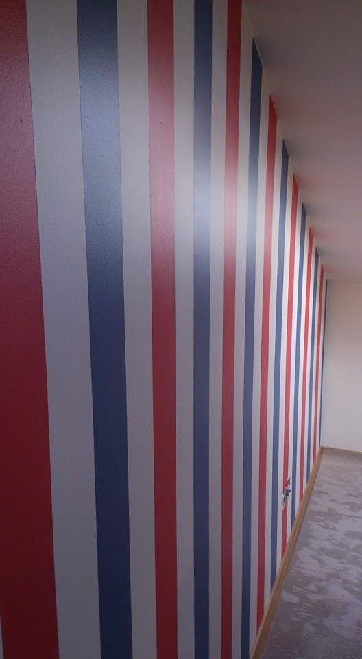 Malowanie pasy na poddaszu