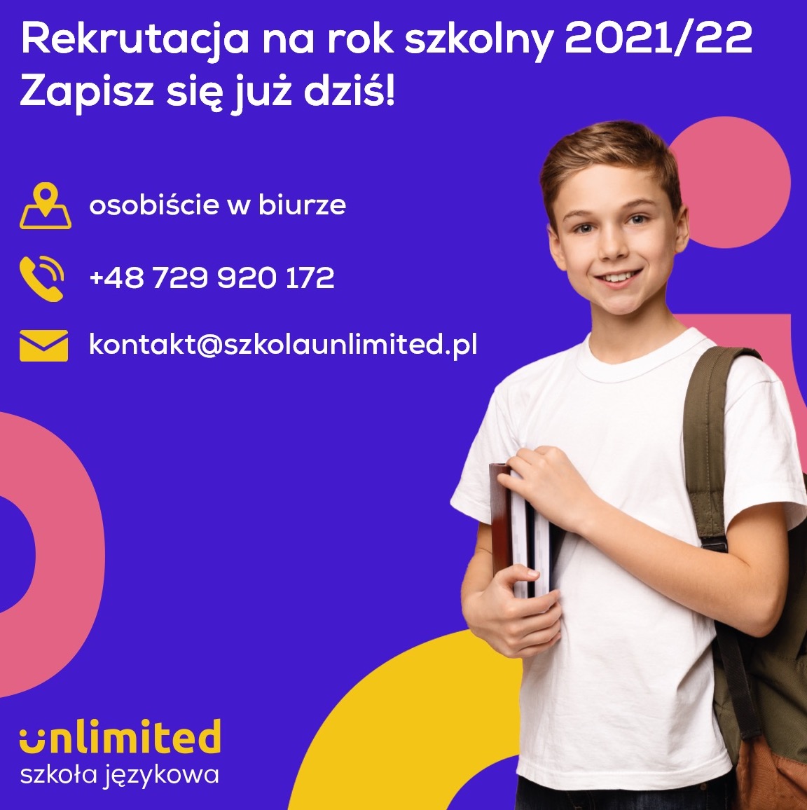 Reklama szkoły językowej: uśmiechnięty nastolatek z plecakiem trzyma książki, na fioletowym tle informacje kontaktowe i logo szkoły.