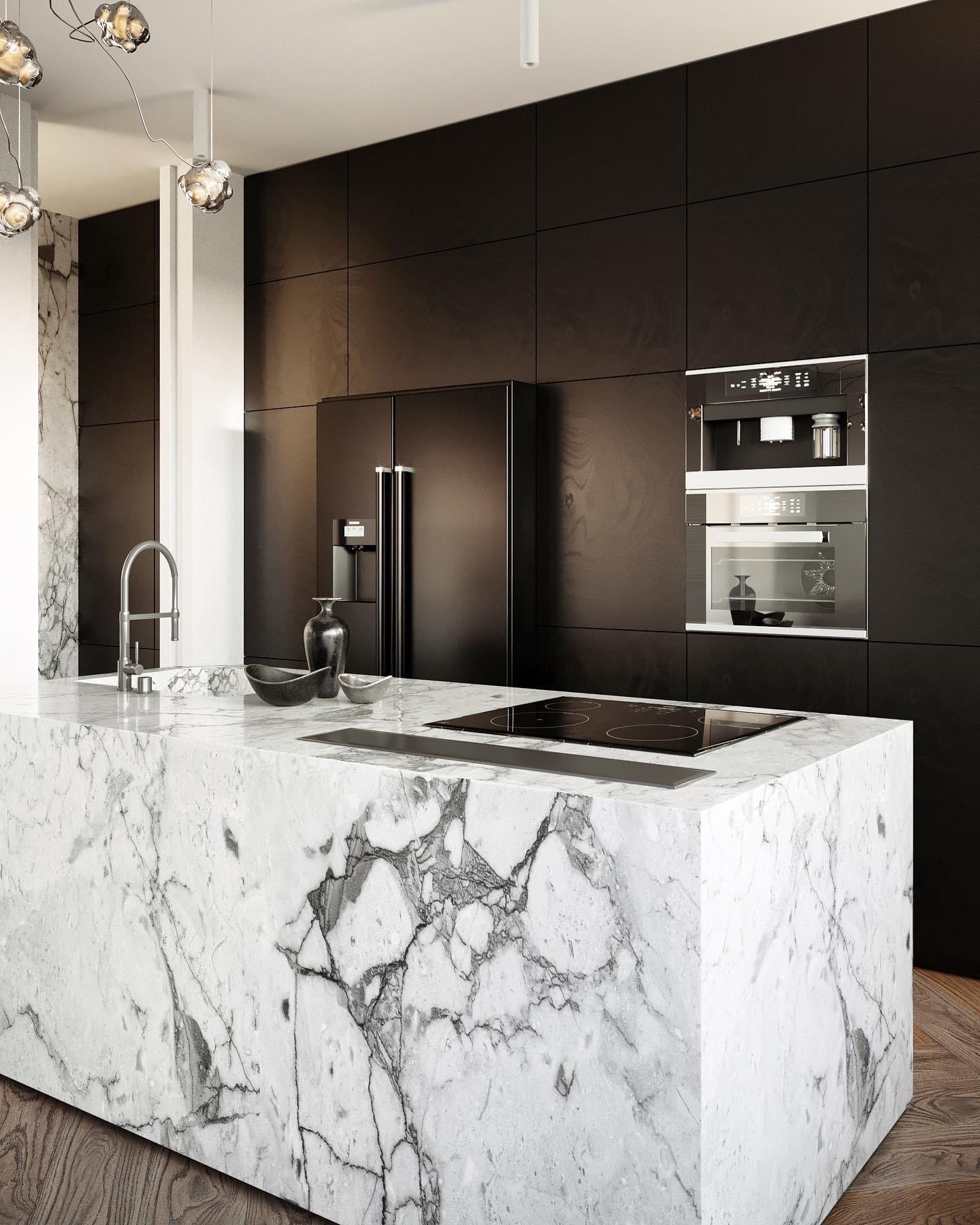 Nowoczesna kuchnia z czarnymi szafkami i wyspą z białego marmuru z widoczną płytą indukcyjną, srebrną baterią i dekoracyjnymi misami.