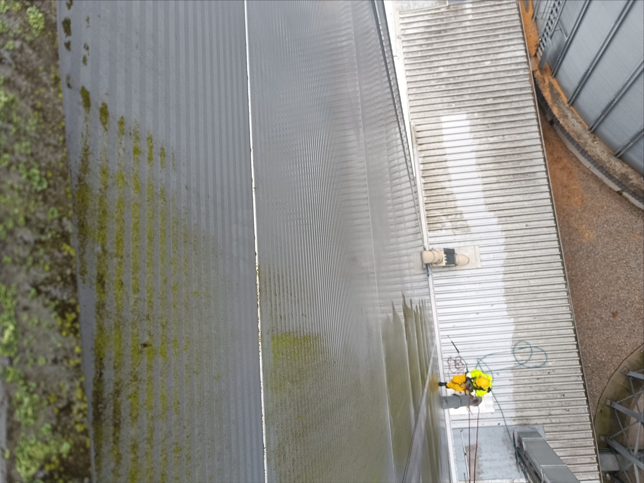 Mycie ciśnieniowe obiektów przemysłowych.