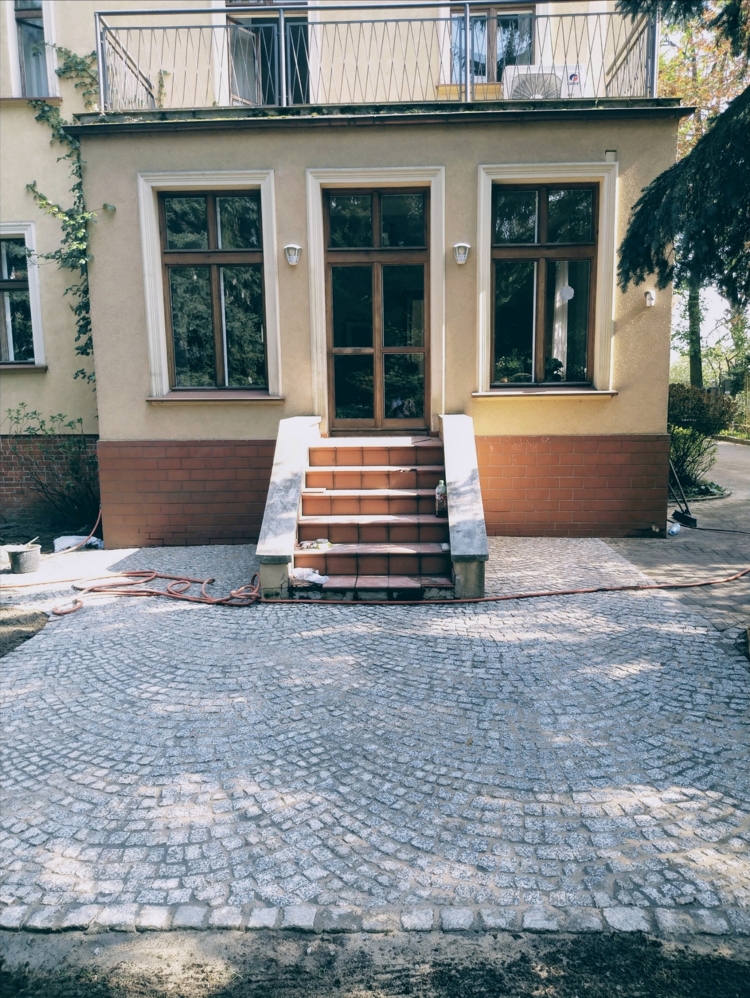 Łuki rzymskie kostka granit 9/11 cena za m2 ułożenia 70zl bez materiału.