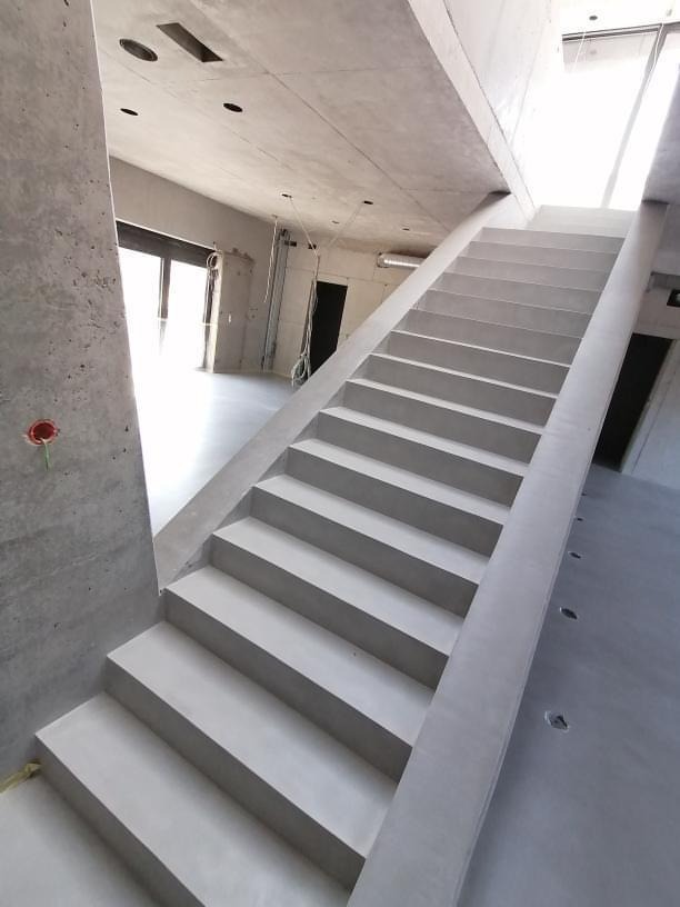 Schody w mikrobetonie