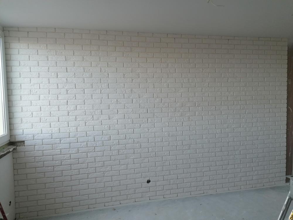 Ścianka wyklejona płytkami gipsowymi