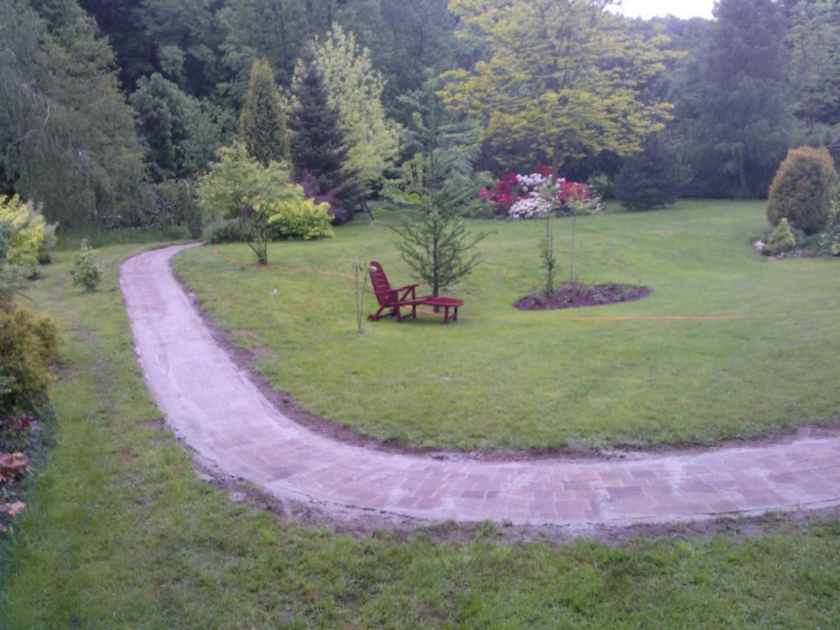 roboty brukarskie,ogrodzenia,roboty ziemne,skarpy ,odwodnienia osuszenia,roboty ogolnobudowlane.