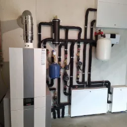 Kotłownia gazowa z ekonomiczną automatyką dwustrefową.