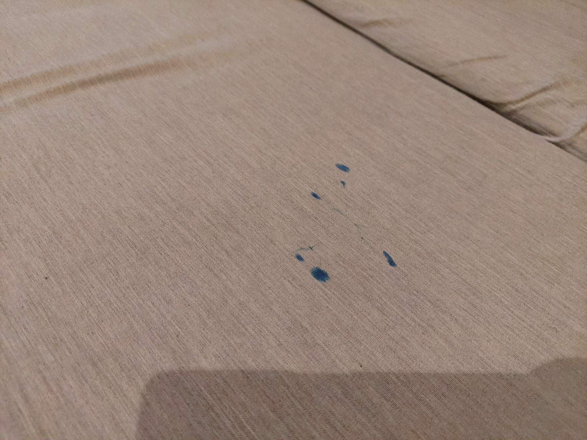 pranie czyszczenie kanapy, plama z tuszu