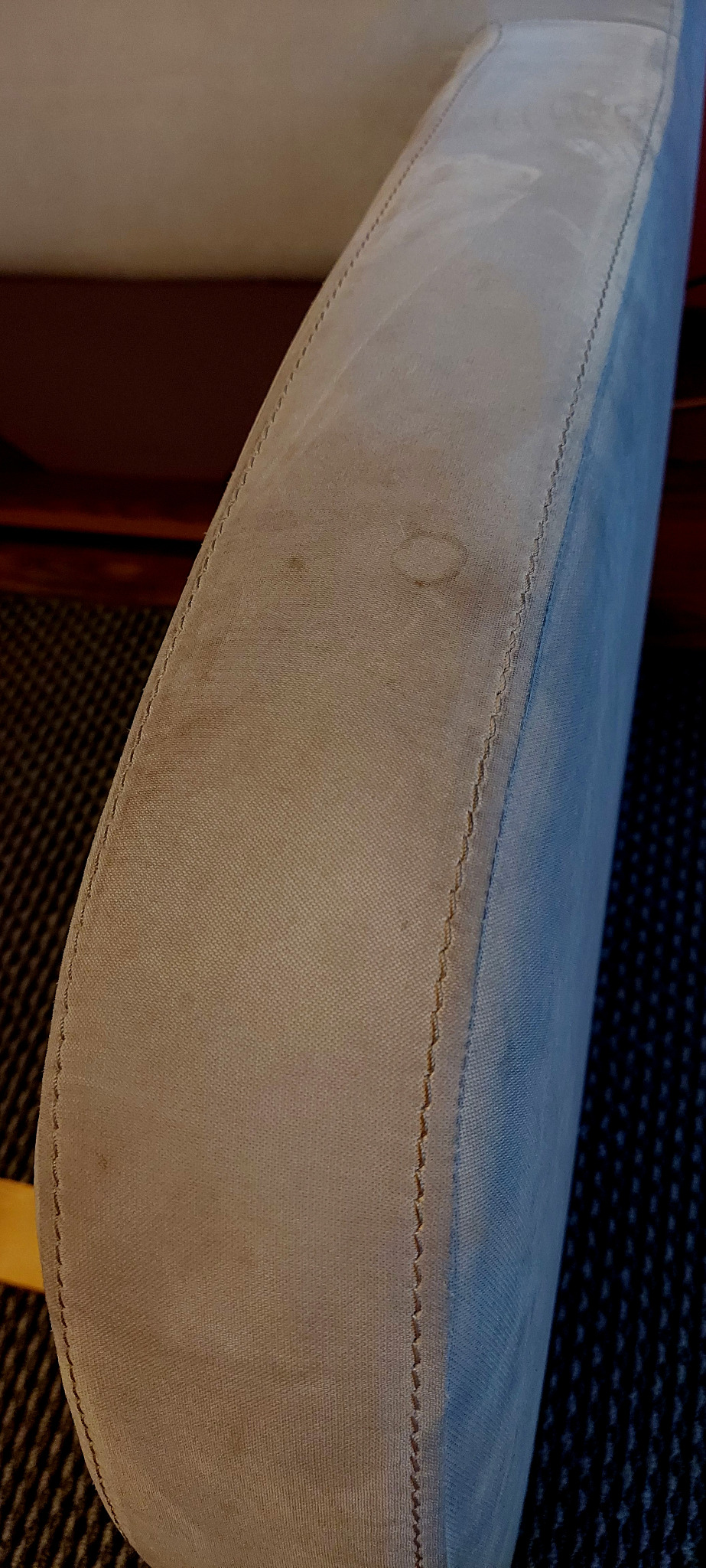 pranie czyszczenie sofy, zabrudzenia i plamy powstałe w wyniku zwykłego użytkowania