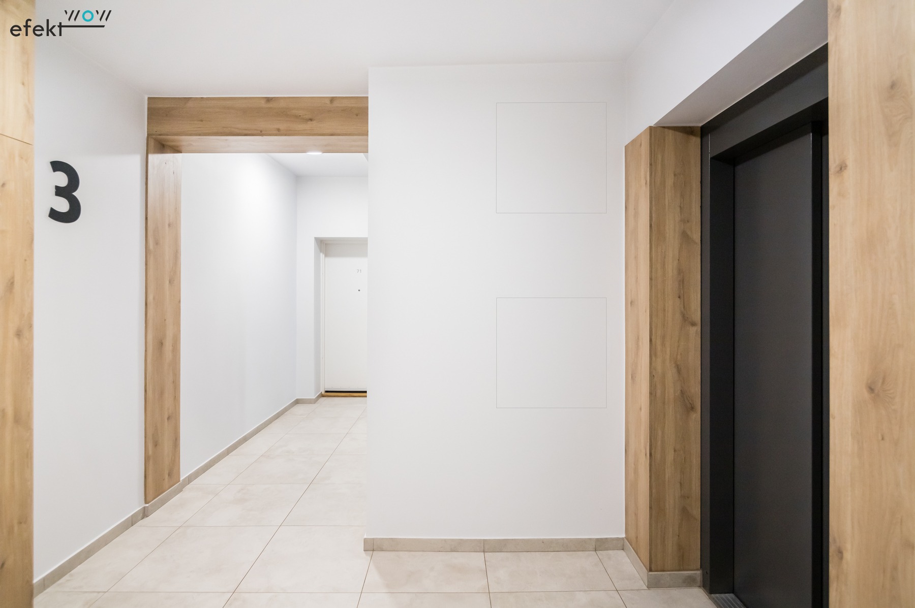 Remont klatki schodowej w budynku wielorodzinnym. Piętro, przejście winda-klatka schodowa.