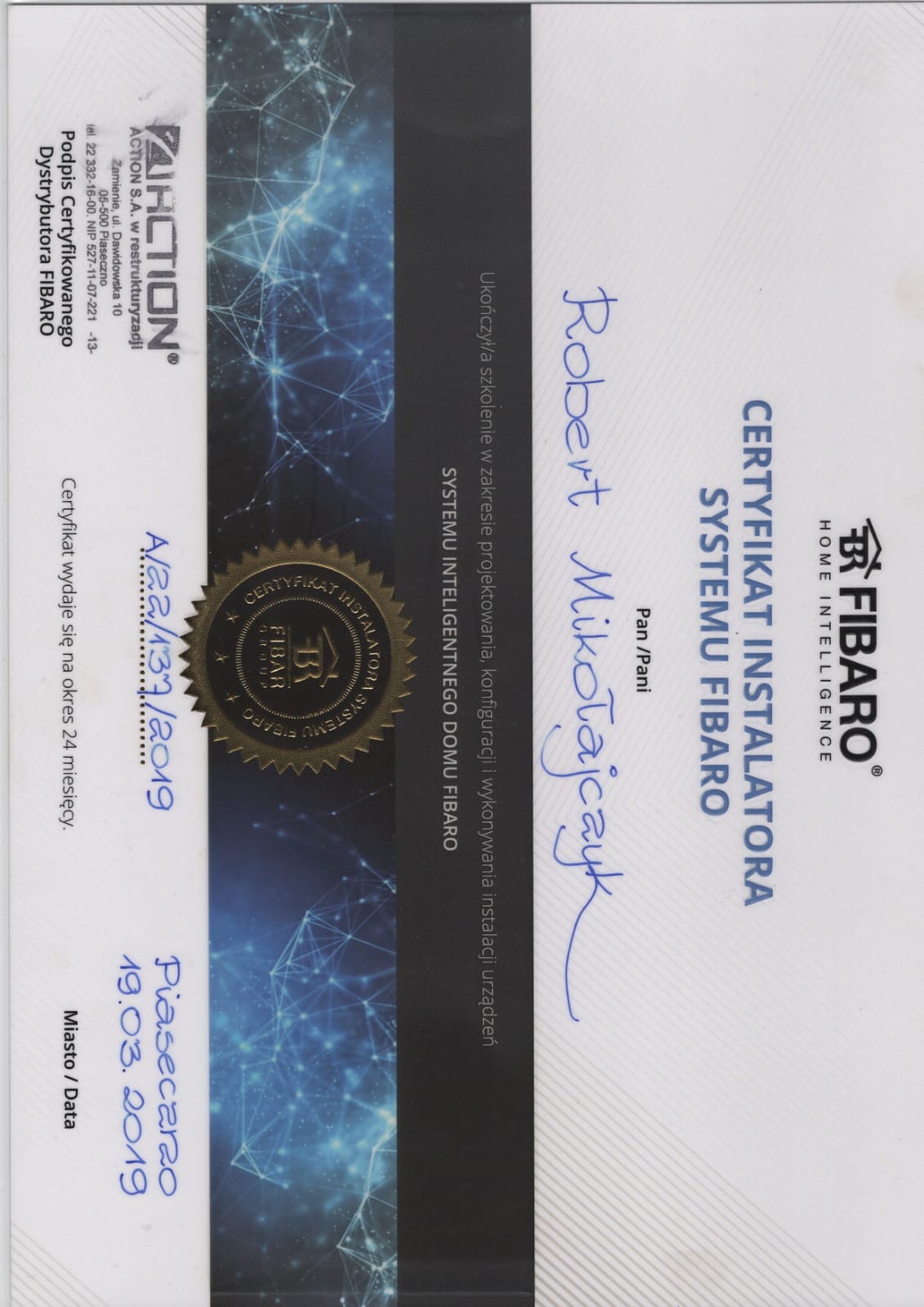 Skan certyfikatu instalatora systemu Fibaro z podpisem Roberta Mikołajczyka, wydany 19.03.2019 w Piasecznie.
