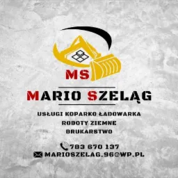 Logo firmy Mario Szeląg z ikoną koparki i kostki brukowej, oferującej usługi koparko-ładowarką, roboty ziemne i brukarskie, z numerem telefonu i adresem e-mail na teksturowanym tle.