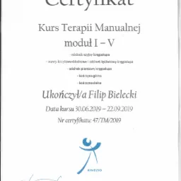 Skan certyfikatu ukończenia kursu terapii manualnej, moduł I-V, wystawionego dla Filipa Bieleckiego, z datą kursu 30.06.2019 - 22.09.2019, numer certyfikatu 47/TM/2019, podpisany przez instruktora...