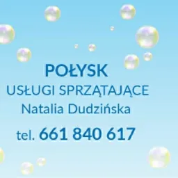 Grafika reklamowa firmy sprzątającej 'Połysk' Natalii Dudzińskiej z numerem telefonu, na jasnoniebieskim tle z motywem unoszących się baniek mydlanych.