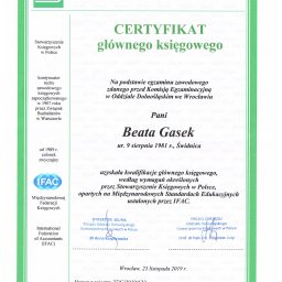 Certyfikat głównego księgowego Stowarzyszenia Księgowych w Polsce dla Beaty Gasek, wydany we Wrocławiu 23 listopada 2019 r. Dokument w zielonej ramce.