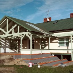 Dobudowa do domu tarasu 60m² na 80cm podbudowie. Konstrukcja dachu drewniana