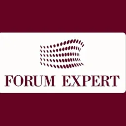 Logo firmy Forum Expert na białym tle z burgundowym obramowaniem, przedstawiające stylizowaną falę utworzoną z kropek nad napisem.