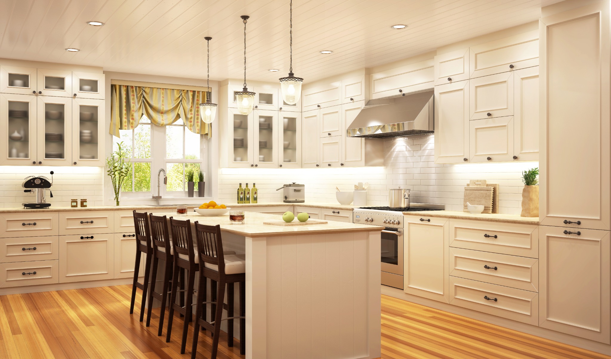 Jasna, przestronna kuchnia z wyspą, drewnianymi krzesłami barowymi, białymi szafkami z ciemnymi uchwytami, oświetleniem podszafkowym i drewnianą podłogą.
