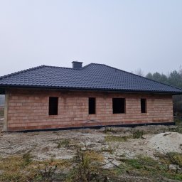 Kompleksowa budowa dachu. Dachówka ceramiczna, producent ROBEN, model MonzaPlus w kolorze antracytowym. Lokalizacja Jastkowice, koło Stalowej Woli.