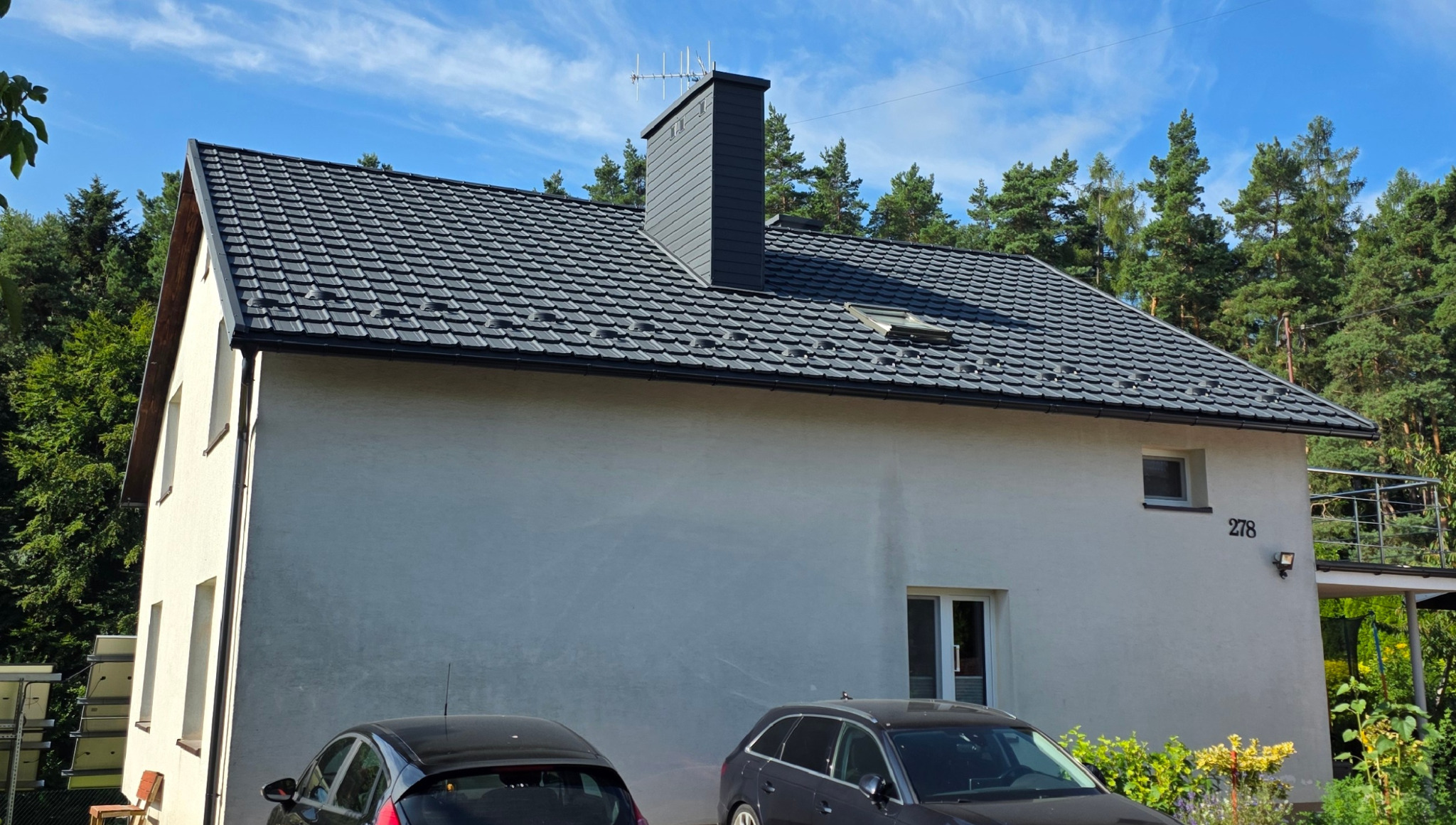 Wymiana pokrycia dachowego, producent BP2, model FINN 2.0, kolor antracyt 7016 ULTRAMAT. Lokalizacja Lutoryż.