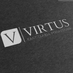 Logo firmy Virtus Kancelaria Podatkowa na ciemnoszarym, teksturowanym tle.