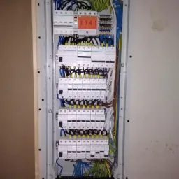 Rozdzielnica budynku mieszkalnego o powierzchni 120 zł.