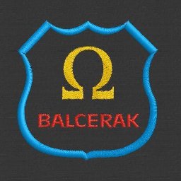 Omega Balcerak Sp. z o.o. - Emblemat firmy ochroniarskiej Balcerak: niebieska tarcza, złota Omega, czerwony napis nazwy na ciemnoszarym tle. Grafika wykonana w stylu haftu.