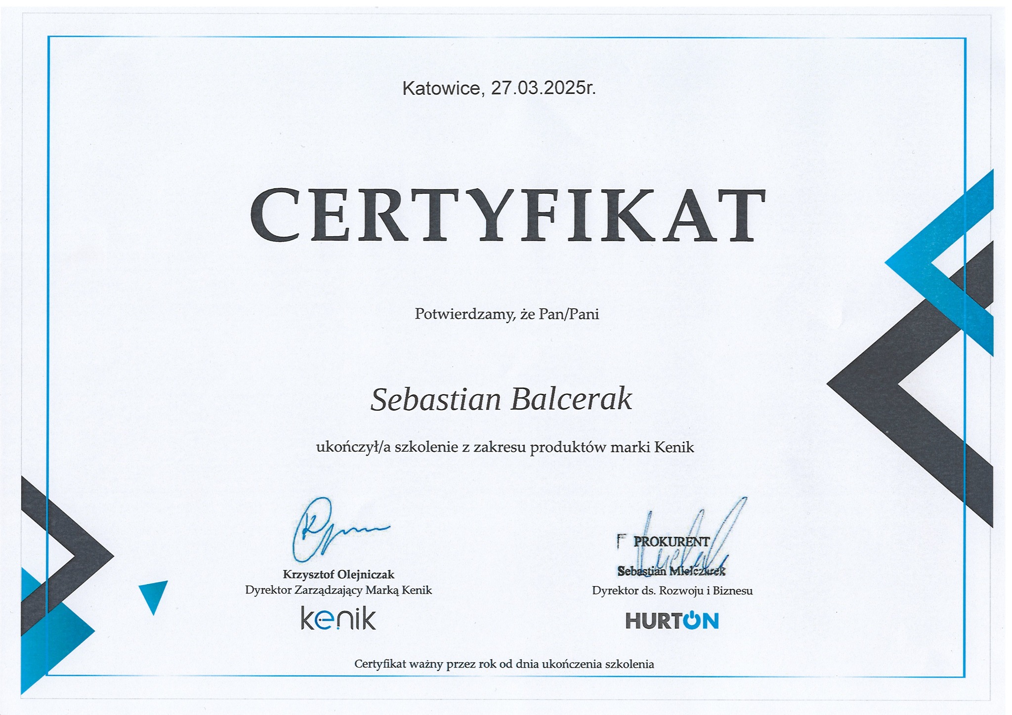 Certyfikat ukończenia szkolenia z zakresu produktów marki Kenik, wystawiony dla Sebastian Balcerak, z datą ważności przez rok. Sygnatury Krzysztofa Olejniczaka i Sebastiana Mielczarka.