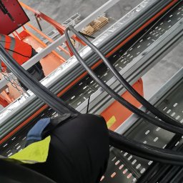 Wykonywane trasy i instalacje elektryczne w hakach produkcyjnych.
Oraz pełną instalacja w mieszkaniach. I domkach letniskowych.