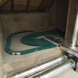 Montaż instalacji wentylacyjnej opartej na systemie rozdzielaczowym wraz dodatkową izolacją na poddaszu domu o powierzchni użytkowej 180m2 - Solniczki 