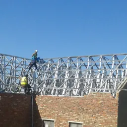 Dach w trakcie budowy