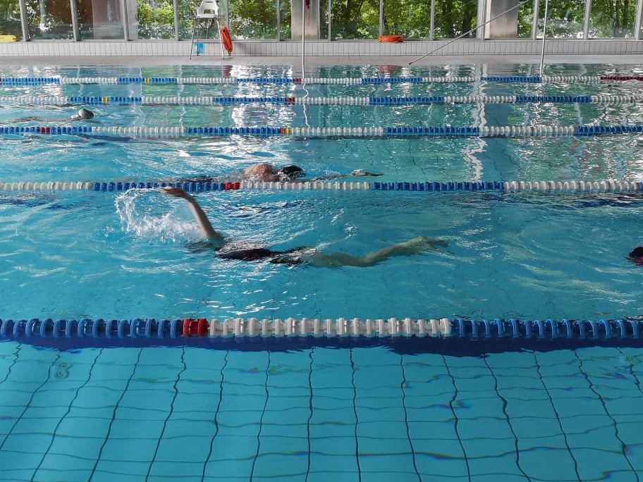 Lekcje pływania na basenie w Mińsku Mazowieckim prowadzone przez szkołę pływania On The Way