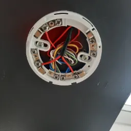 Montaż systemów alarmowych i przeciw pożarowych