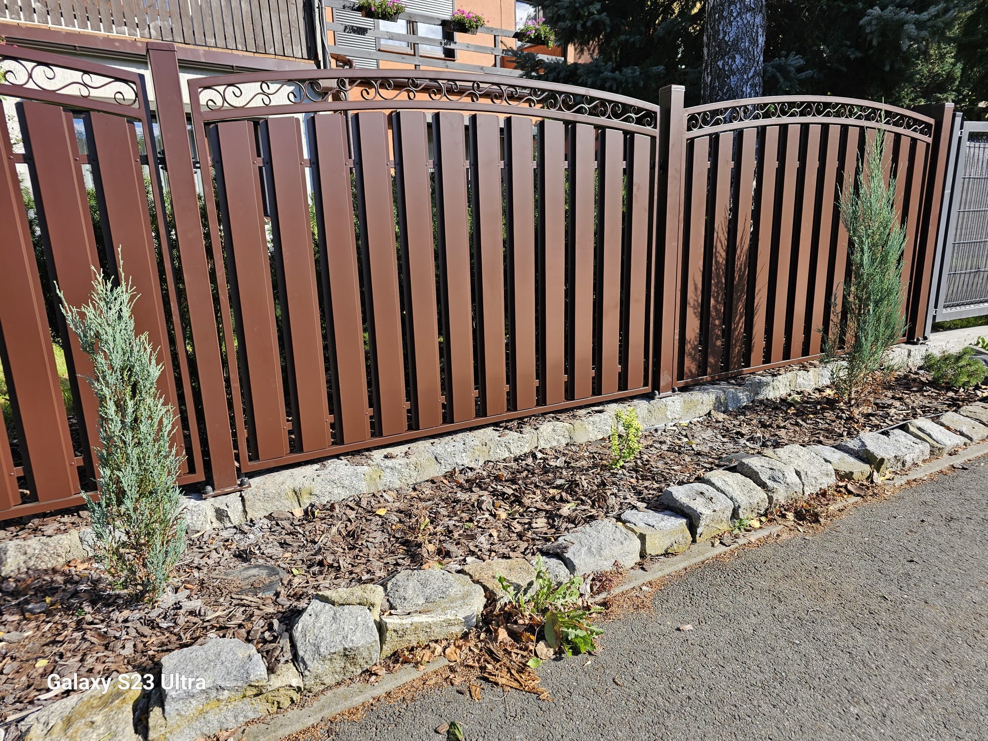 Ogrodzenie sztachetowe metalowe + zdobienia