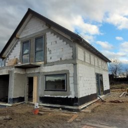 Montaż stolarki PCV w domu jednorodzinnym.