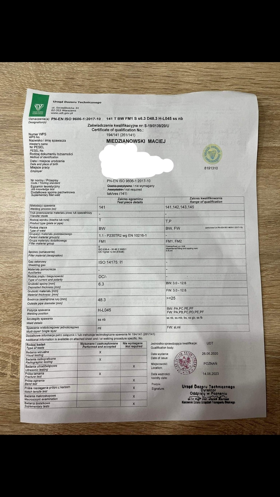 Skan certyfikatu kwalifikacji spawacza wydanego przez Urząd Dozoru Technicznego, zawierający dane spawacza, zakres kwalifikacji, metody spawania, rodzaje materiałów i wyniki badań.